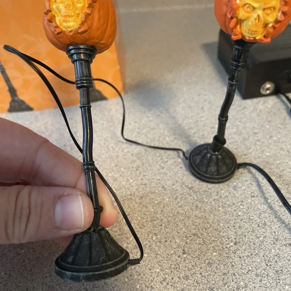 Dept. 56 Halloween Village Accessory EVIL PUMPKIN LAMPPOST Lamp Post 4033847